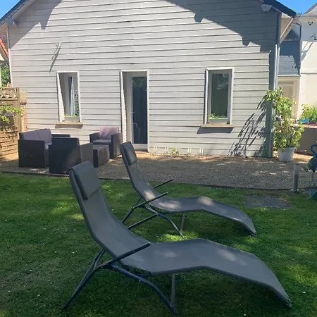 Le Petit Manoir Bed & Breakfast