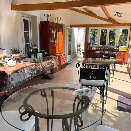 Le Petit Manoir Couette-café Farceaux