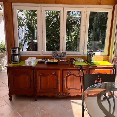 Couette-café Le Petit Manoir 3*