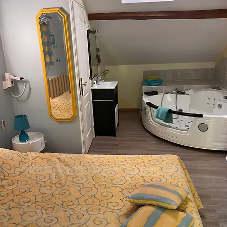 Le Petit Manoir Couette-café