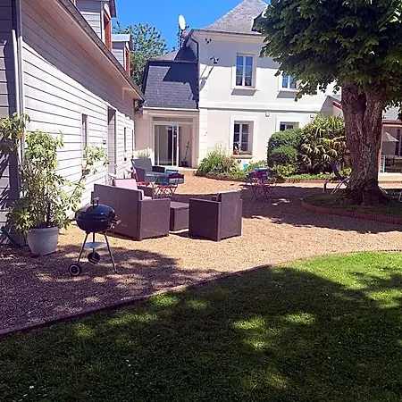 Le Petit Manoir Bed & Breakfast 3*