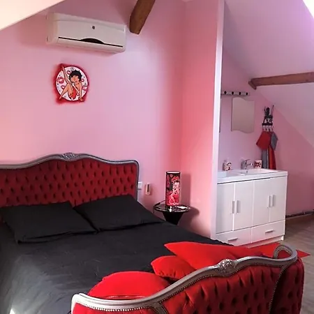Le Petit Manoir Bed & Breakfast Farceaux
