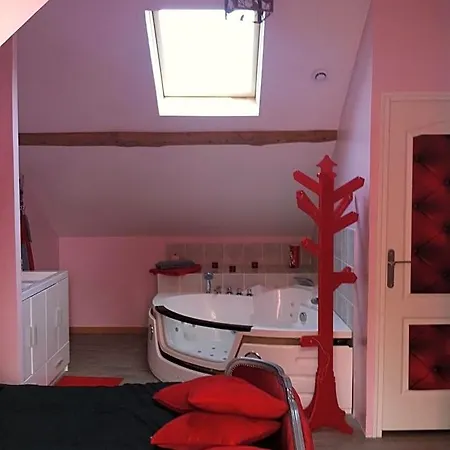 Le Petit Manoir Bed & Breakfast 3*