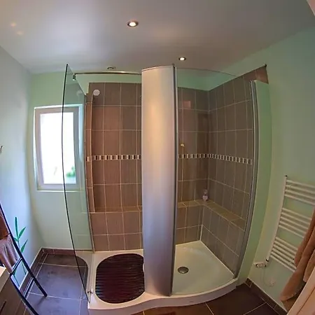 Le Petit Manoir Bed & Breakfast 3*
