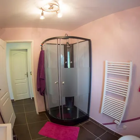 Le Petit Manoir Bed & Breakfast *